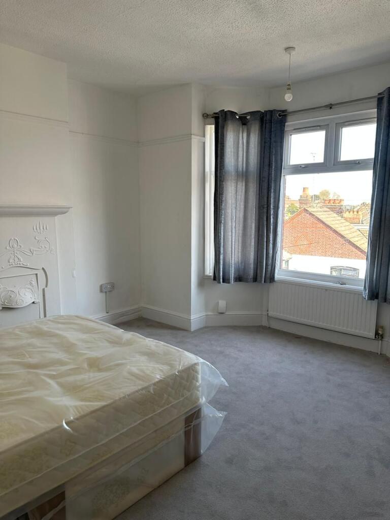 Main image of property: Big Double Room-Russell Rise, Luton