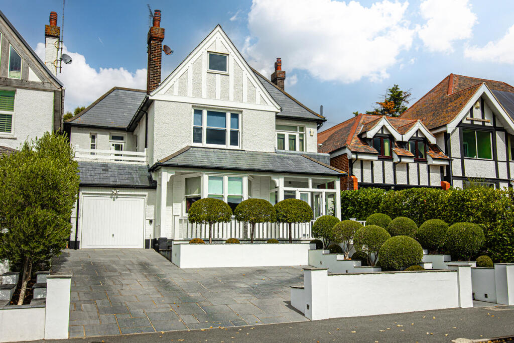 Main image of property: Kings Road, Westcliff-on-sea, SS0