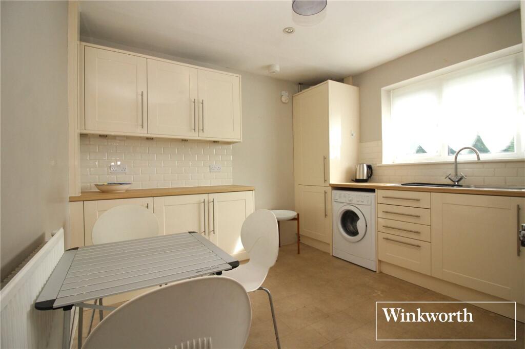 Apartment in Borehamwood, Elstree and Borehamwood - View 4