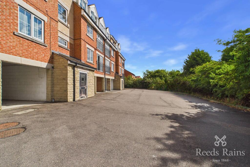 Apartment in Sheffield, Four Lane Ends, Intake - View 4