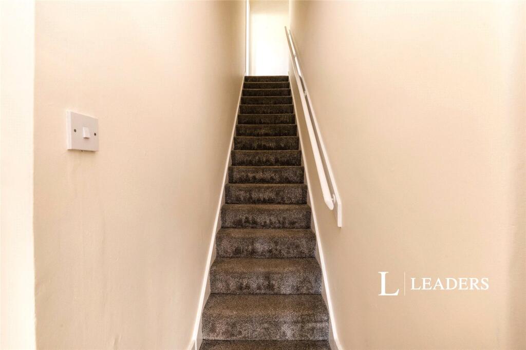 Apartment in London, Royal Borough of Kingston upon Thames - View 2