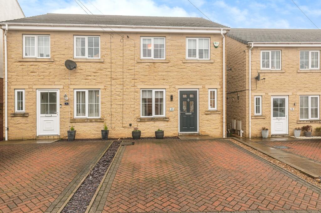 Main image of property: Edge Arpers Croft, Thornhill, DEWSBURY