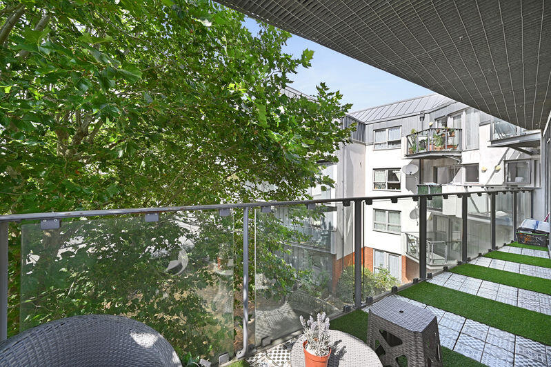 Apartment in Harrow - More