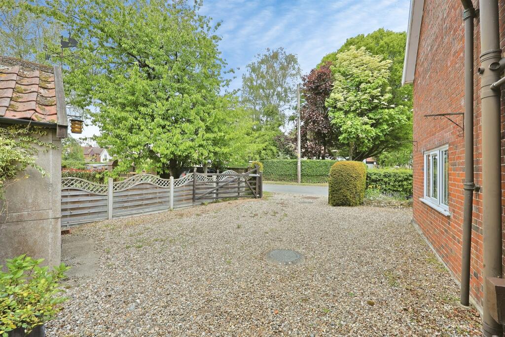 Wymondham Road, Wreningham, Norwich - View 6