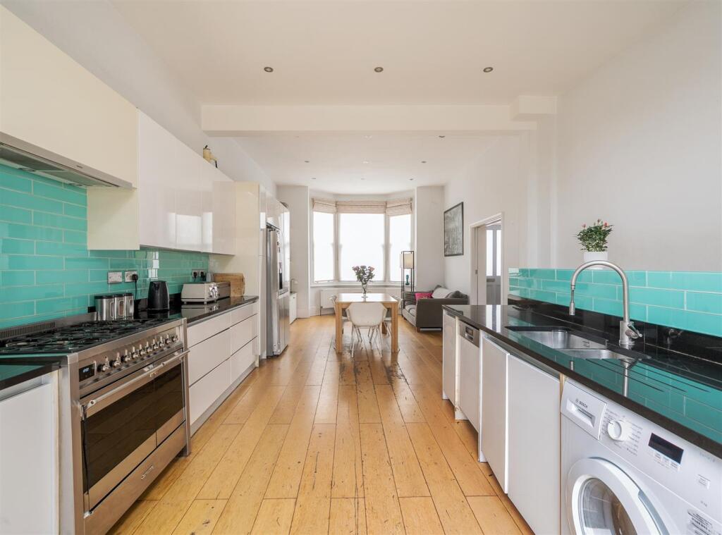 House in London, Brondesbury Park, Brondesbury - View 3