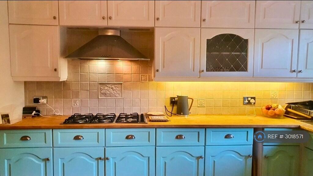 House in New Malden, Motspur Park - View 2