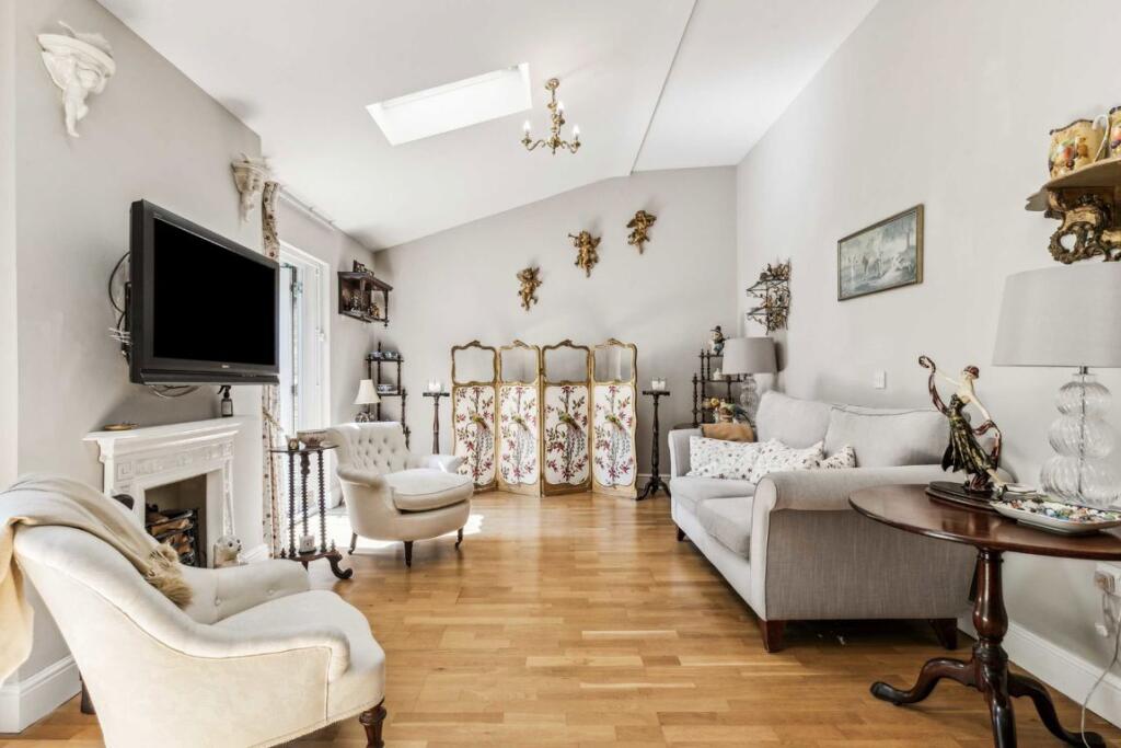 Main image of property: Devonshire Passage, Chiswick