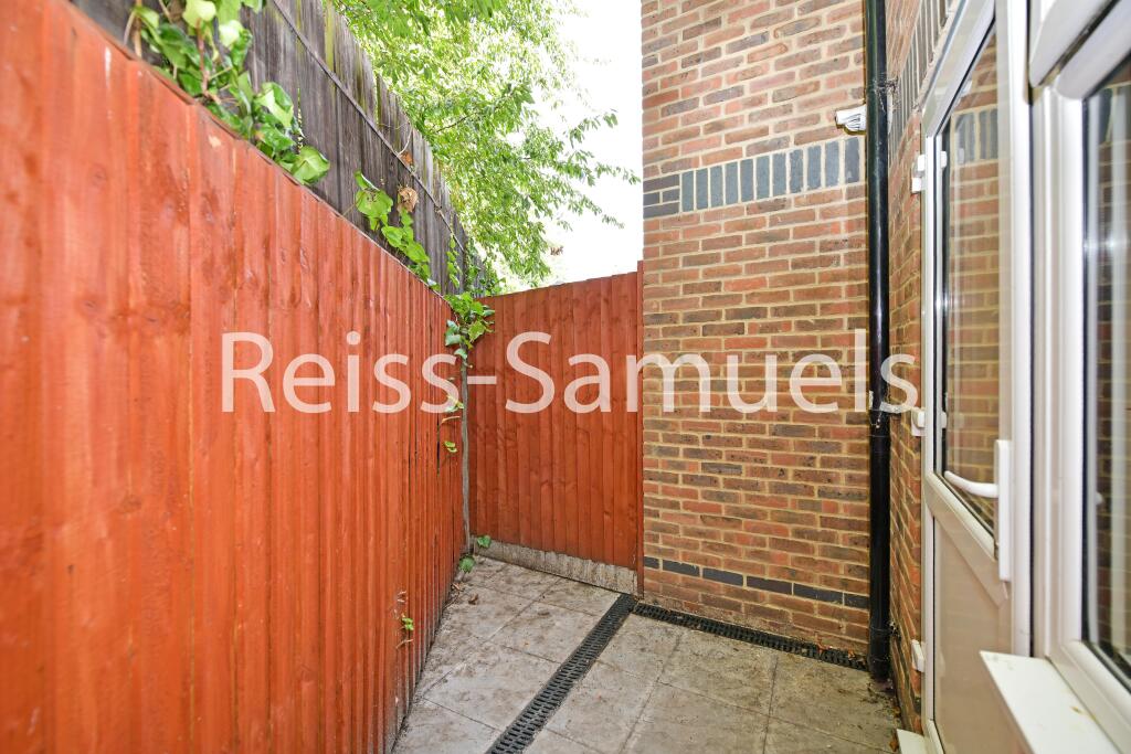 6 bedroom semi-detached house for rent