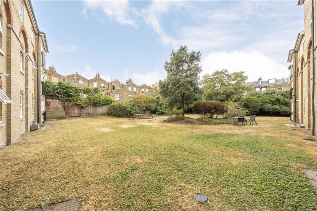 Apartment in London - View 5