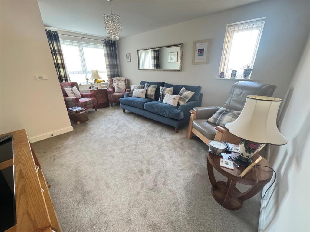 Admiral Crescent, Hullbridge, Hockley photo 4