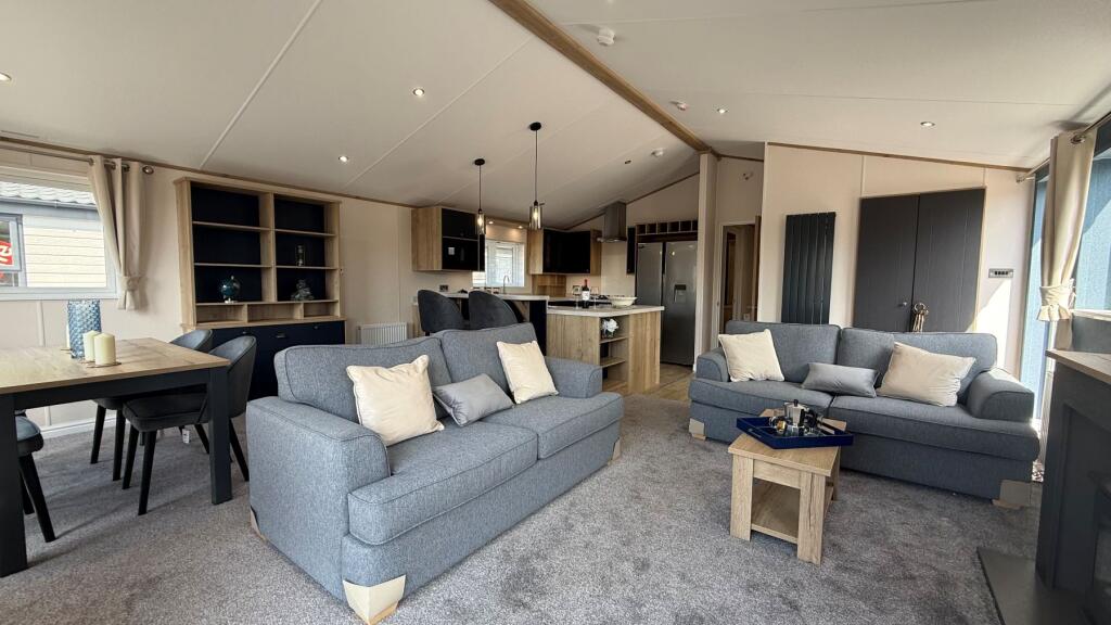 2-bed caravan on Kloofs Residential and Holiday Park, Sandhurst Ln, Bexhill On Sea, East Sussex, TN39 4RG, £249,995