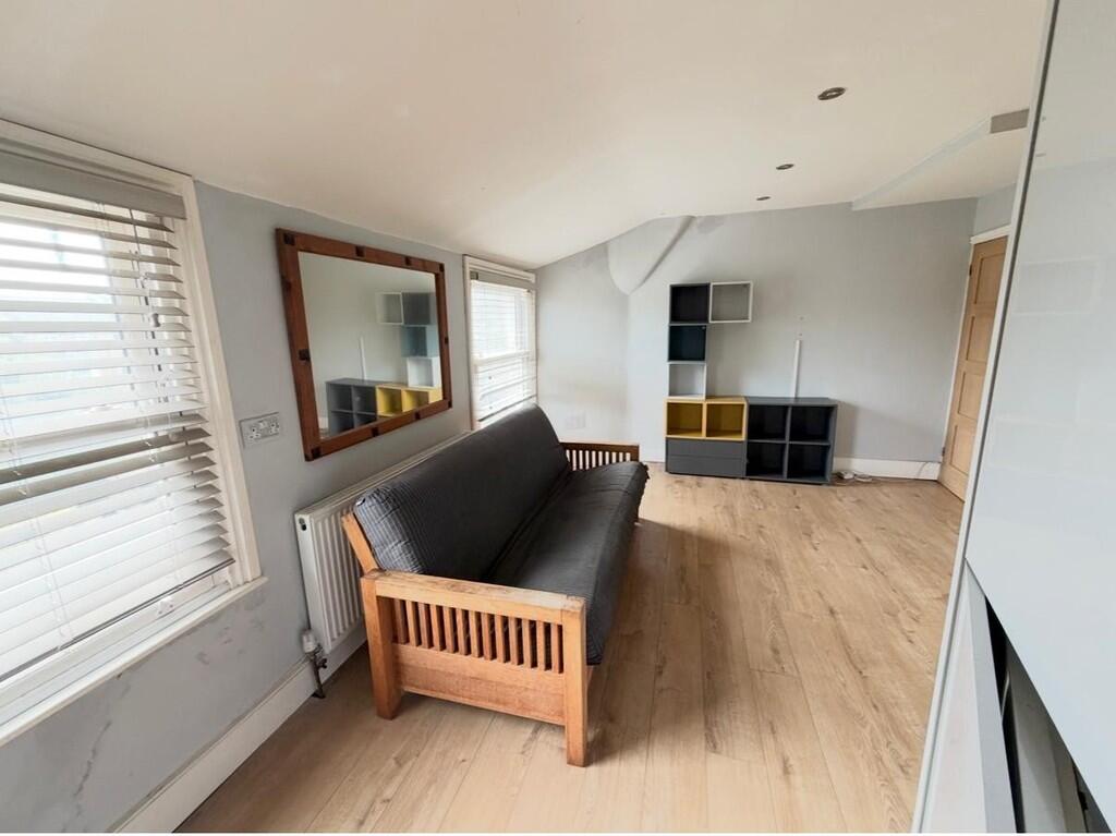 Apartment in London - View 3