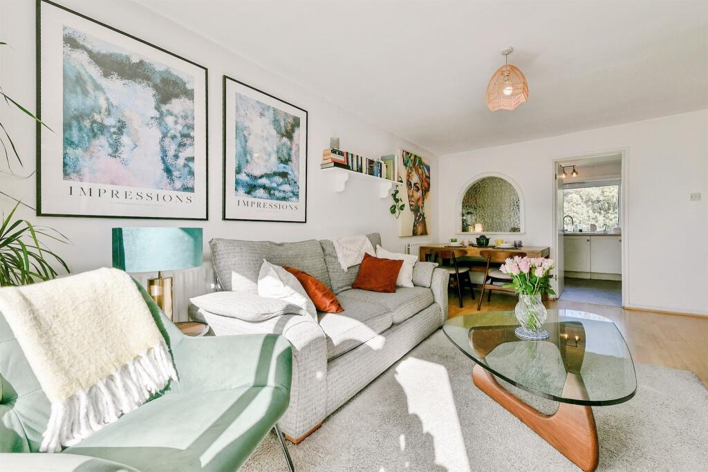 Apartment in North Hertfordshire, Hertfordshire - More