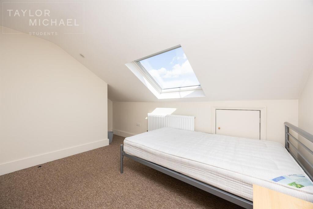 6 bedroom terraced house for rent