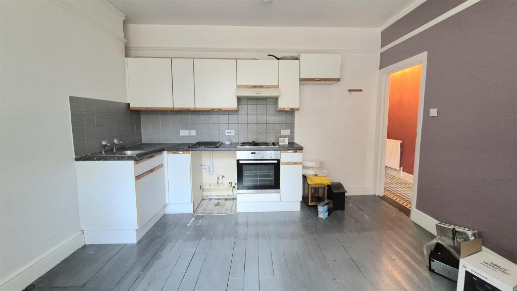 House in Milton Keynes, Bedford - View 4