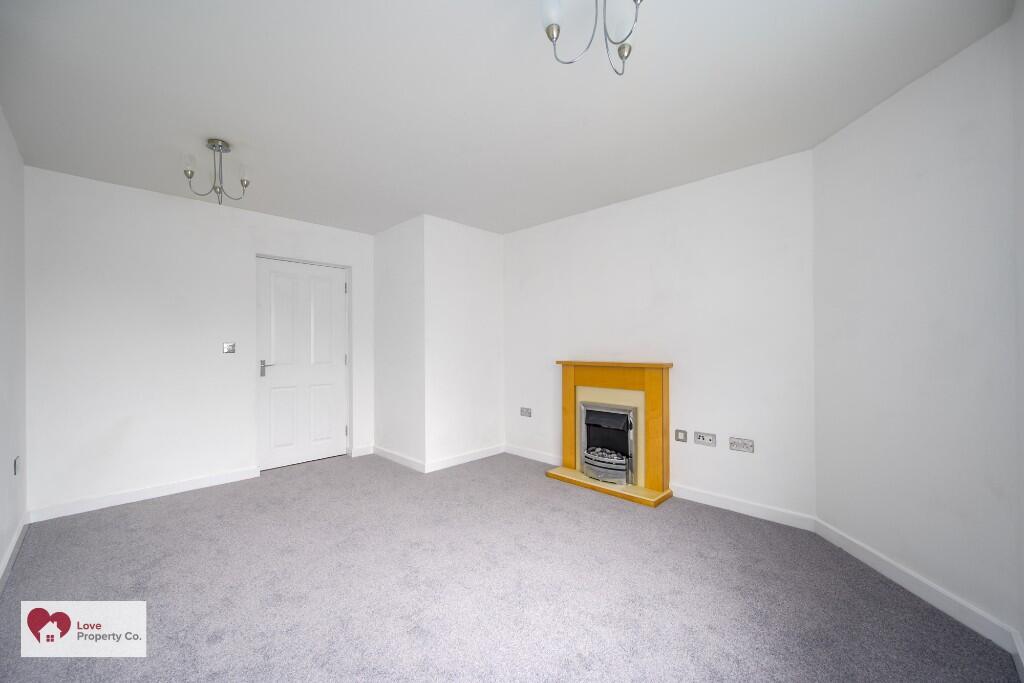 Apartment in Solihull, West Midlands - View 4