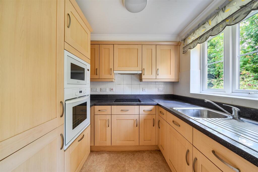 Apartment in Wantage, Belmont Park - More