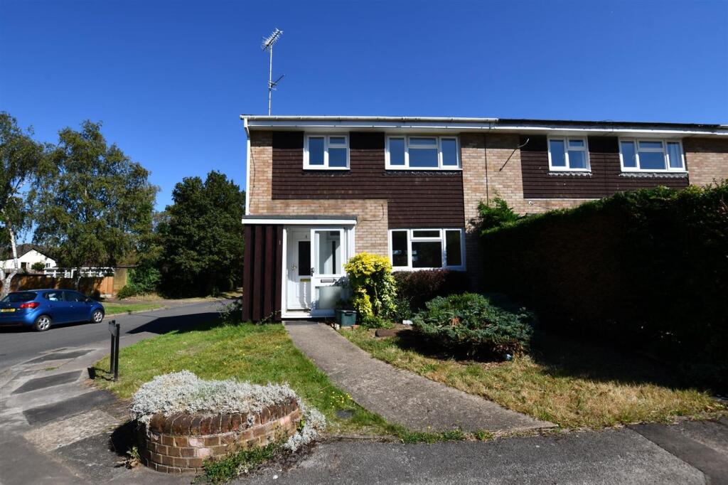 Main image of property: Yewtree End, Park Street, AL2