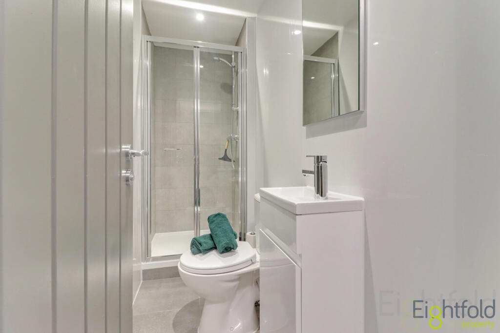 6 bedroom maisonette for rent