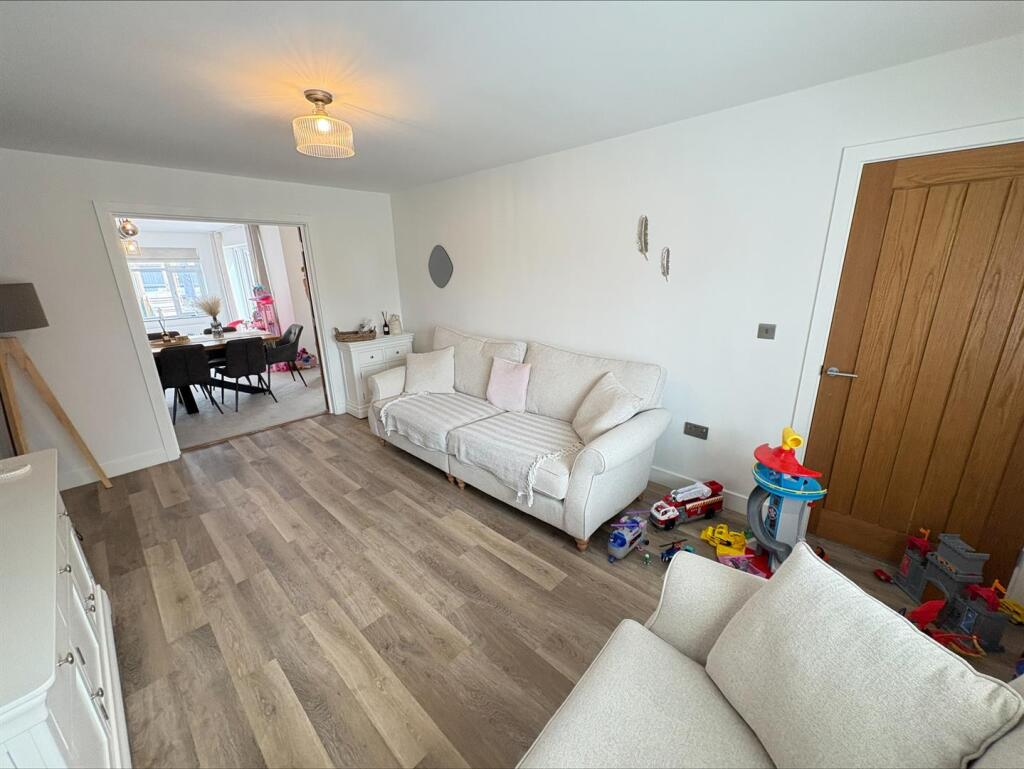 House in East Lindsey, Louth - More