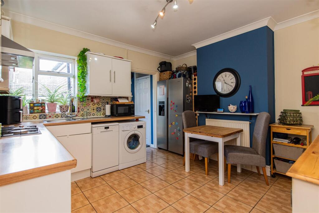 House in Kettering, Avondale - View 4