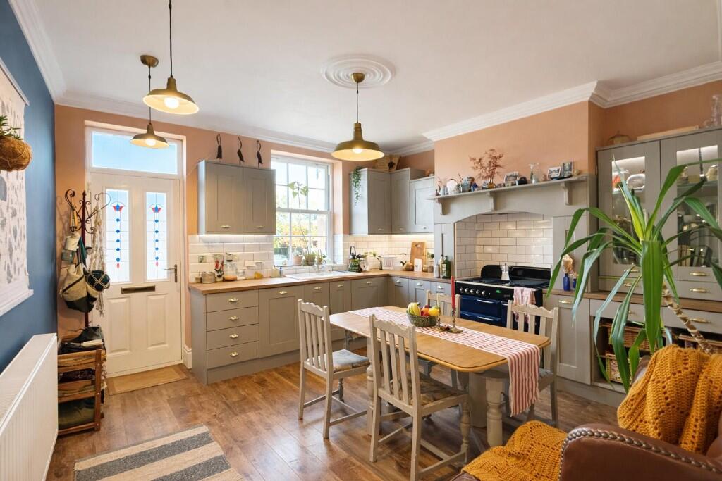 House in Leeds, Howlett Cross - View 2