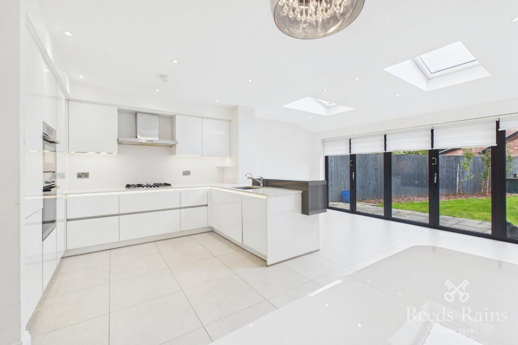 Hazelmere Gardens, Sale, Greater Manchester, M33 photo 3