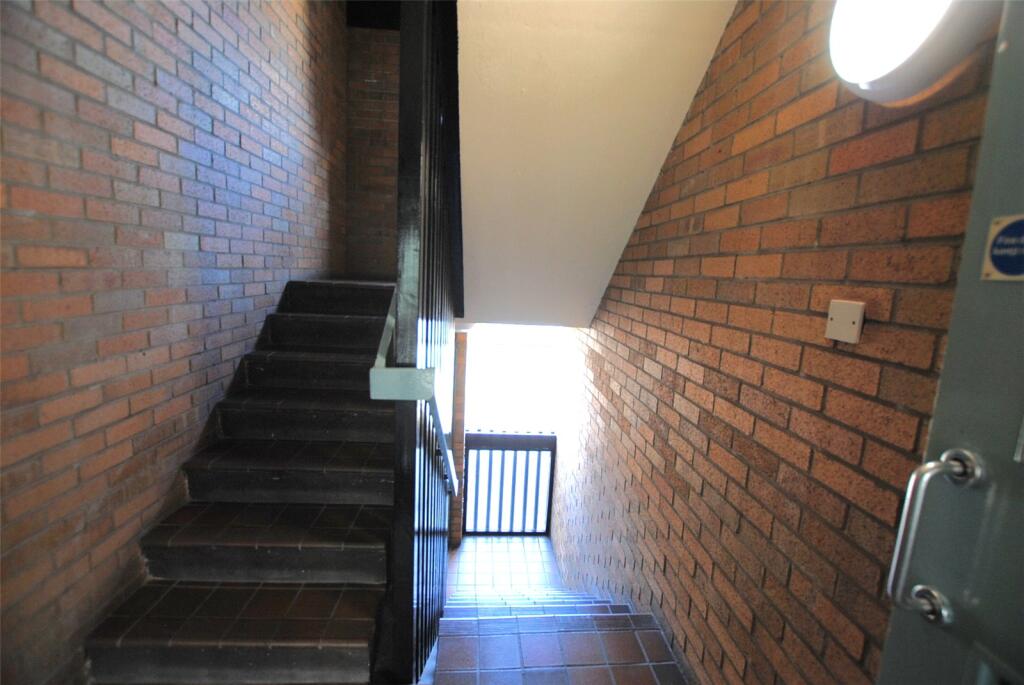 Flat 8, Richmond Court, St. Peters Street, Cardiff, CF24 photo 3