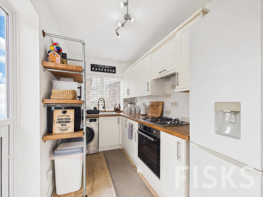 House in Castle Point, Canvey Island - More