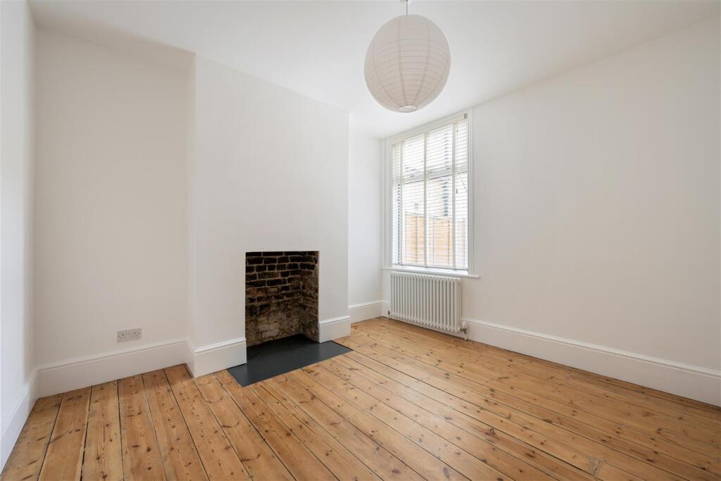 Apartment in London - More