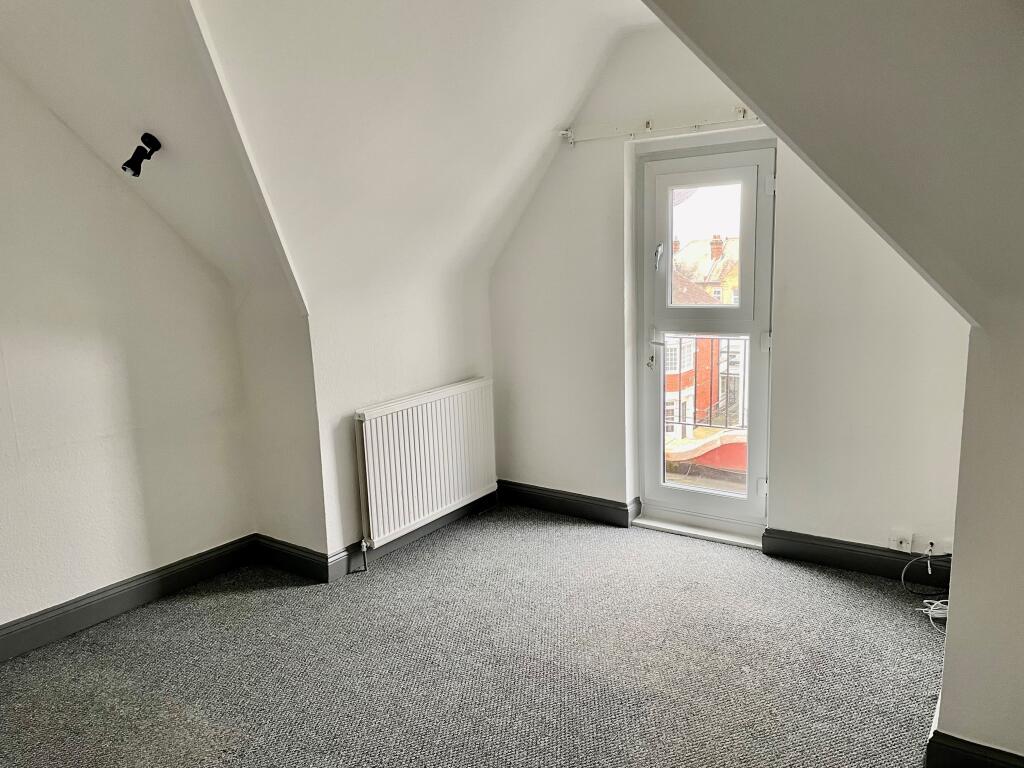 Apartment in Southend-on-Sea - View 2