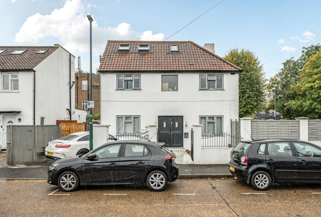 Main image of property: Beverley Gardens, Worcester Park, KT4