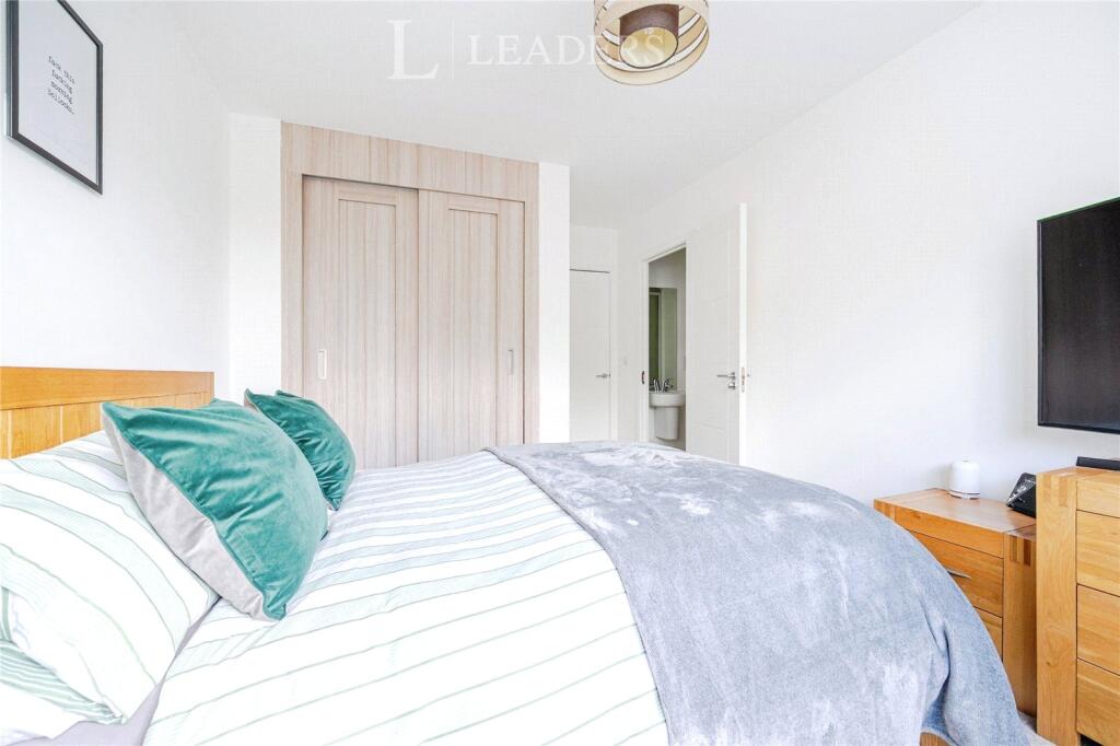 Apartment in Tonbridge and Malling, Kent - View 4