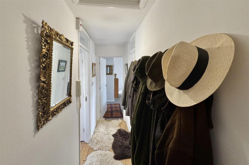 Apartment in Gloucester - More