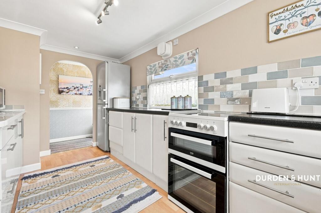 House in Southend-on-Sea - More