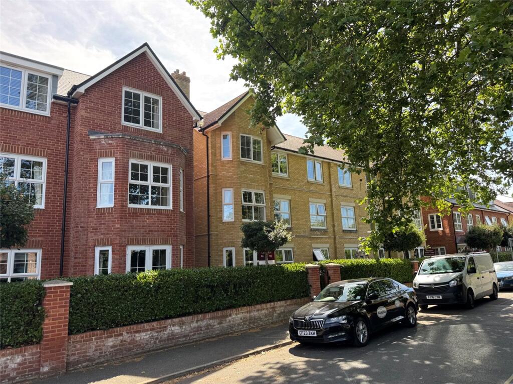 Main image of property: Knights Lodge, North Close, Lymington, Hampshire, SO41