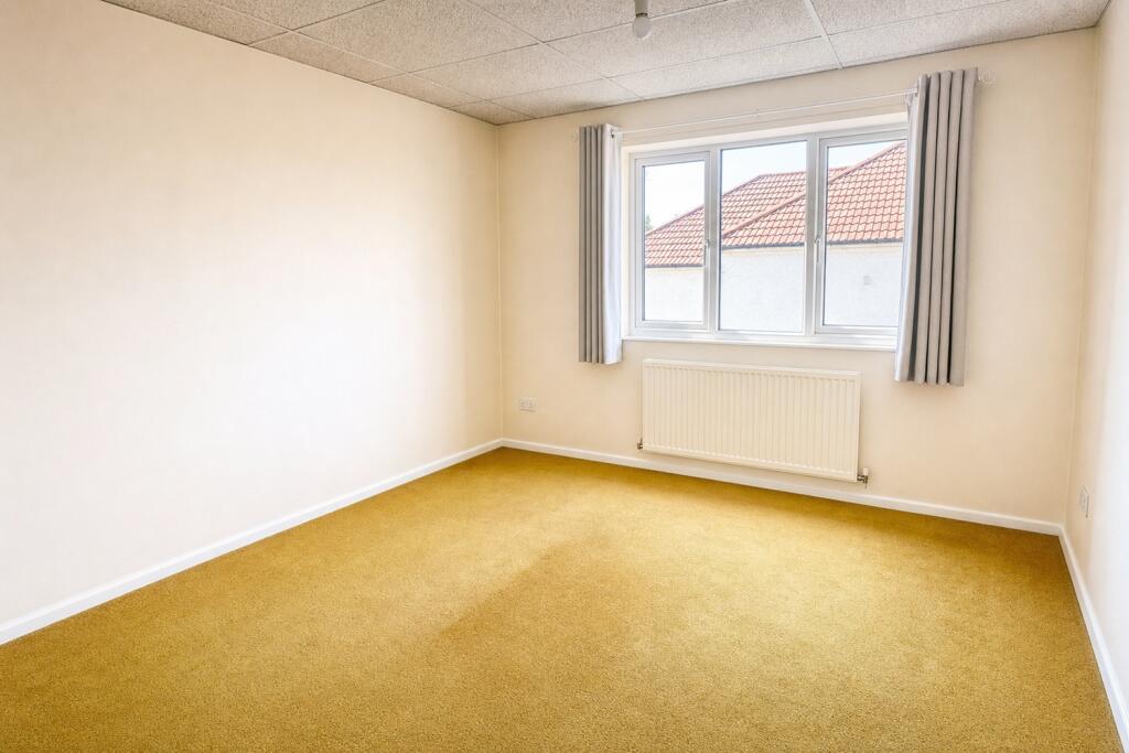 Apartment in Bournemouth, Penn Hill, Poole - View 5