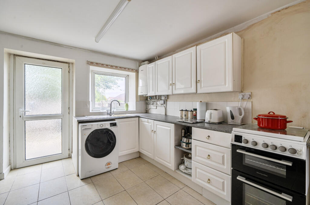 Chilcompton Road, Midsomer Norton, Radstock, BA3 photo 3