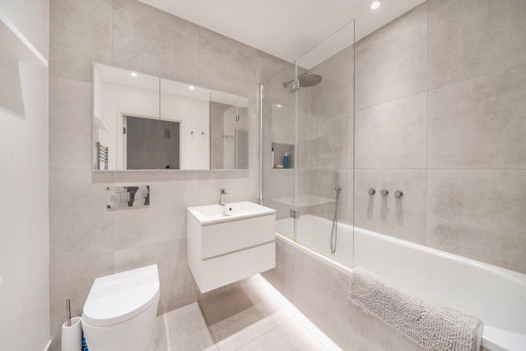 Apartment in London - View 5