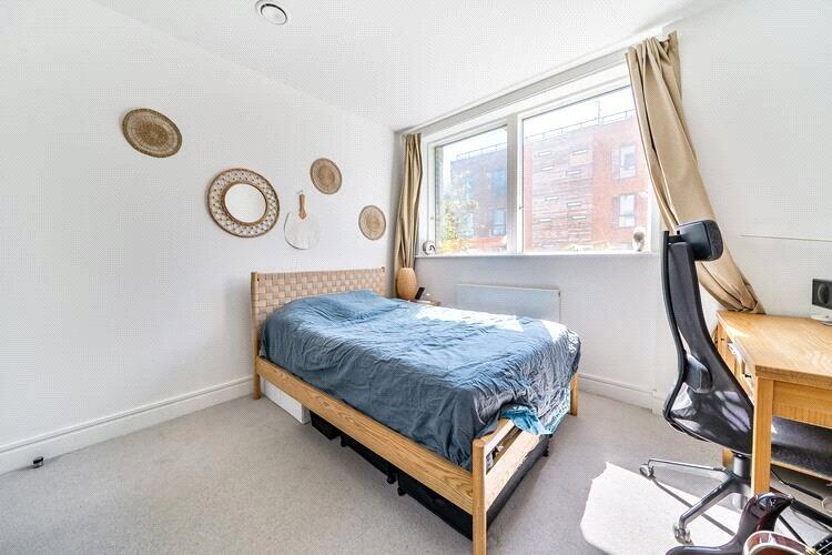Acton Lane, London, W4 photo 4