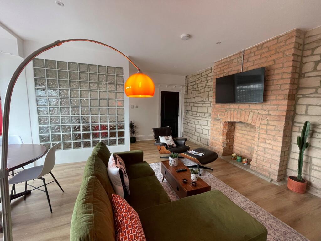 Apartment in Leeds, East Keswick - More