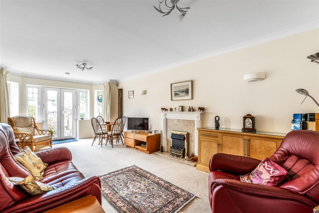 Harroway Manor, Fetcham, KT22 photo 2