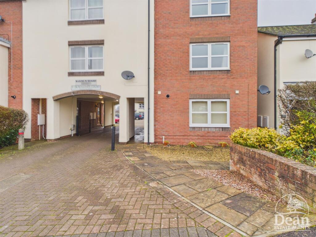 1-bed flat on Rosedale Court, Cinderford, £95,000
