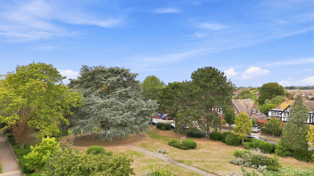 Apartment in Southend-on-Sea - View 4