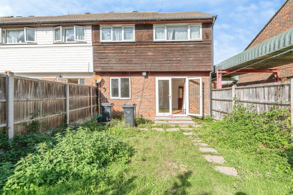 House in Basildon, Vange - More
