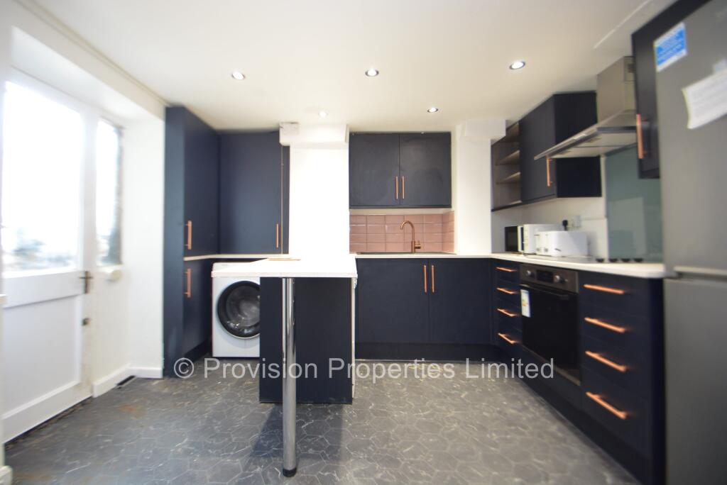House in Leeds, West Yorkshire - View 2