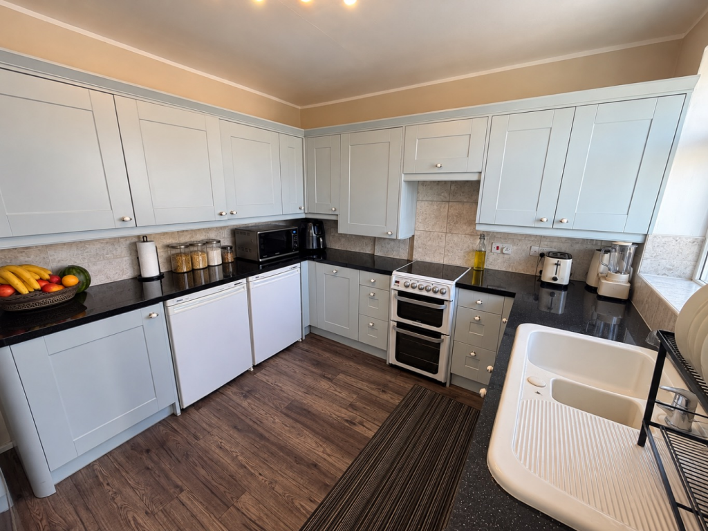 House in Luton - View 2