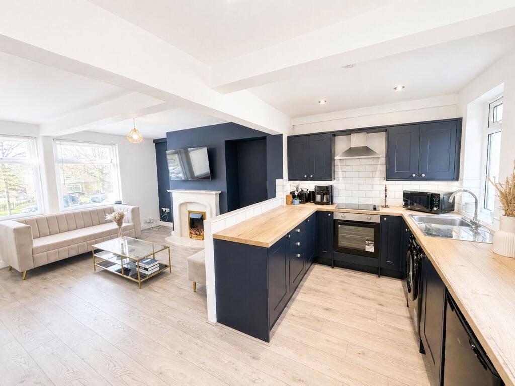 House in Bradford, Thornton - View 4