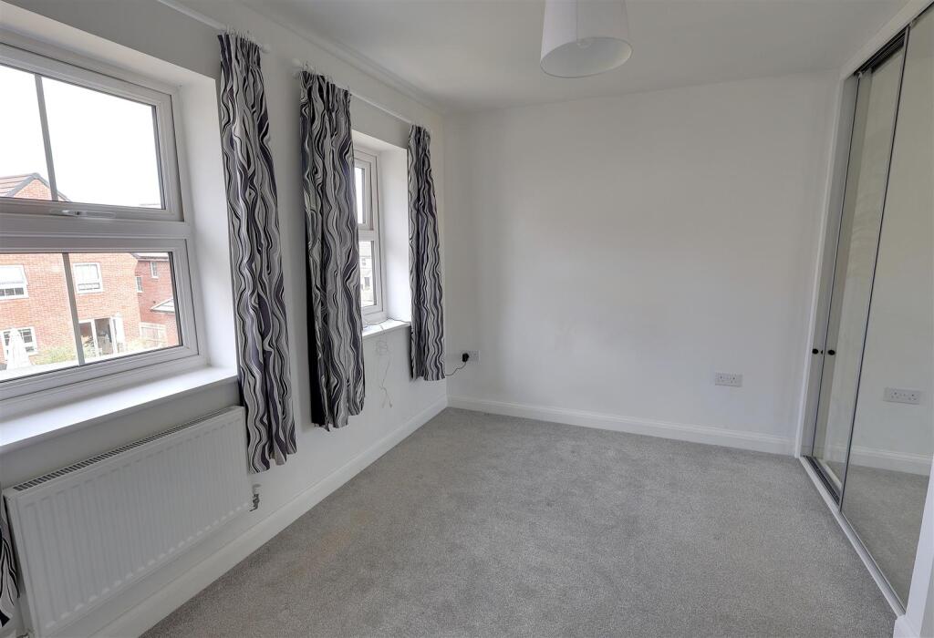 House in Gloucester - View 4