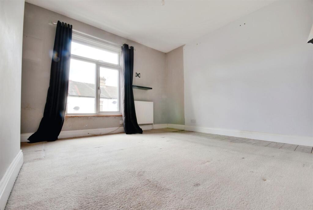 House in Watford - View 5